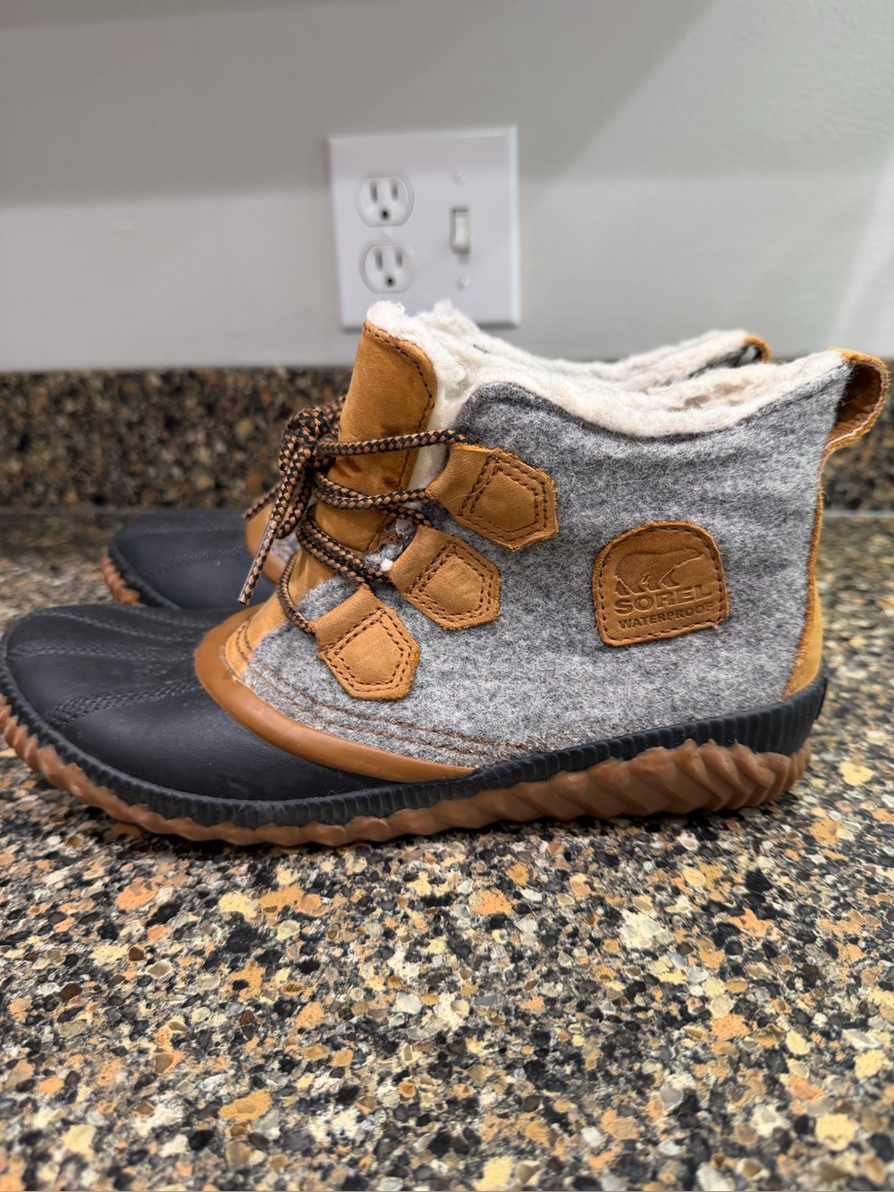 SOREL Furry Lined Shoe Interior ladies 8.5